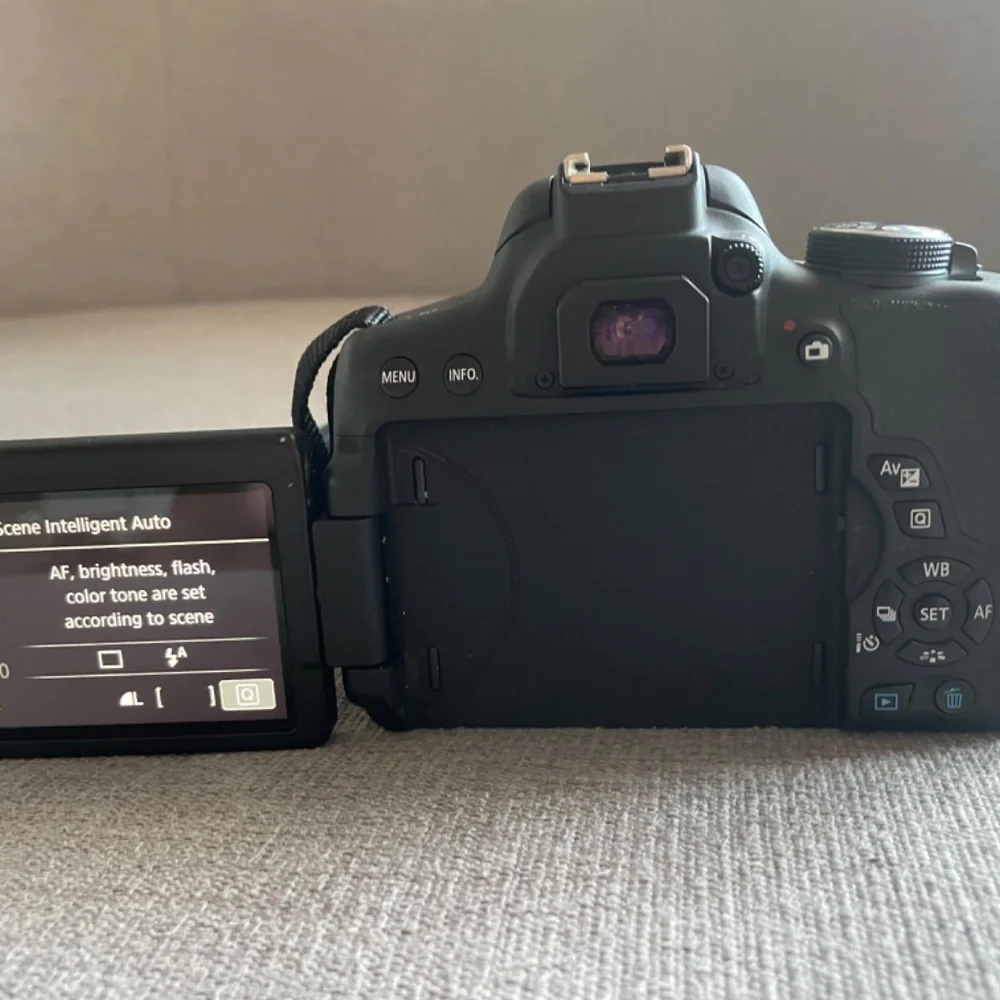 Canon EOS REBEL T6i